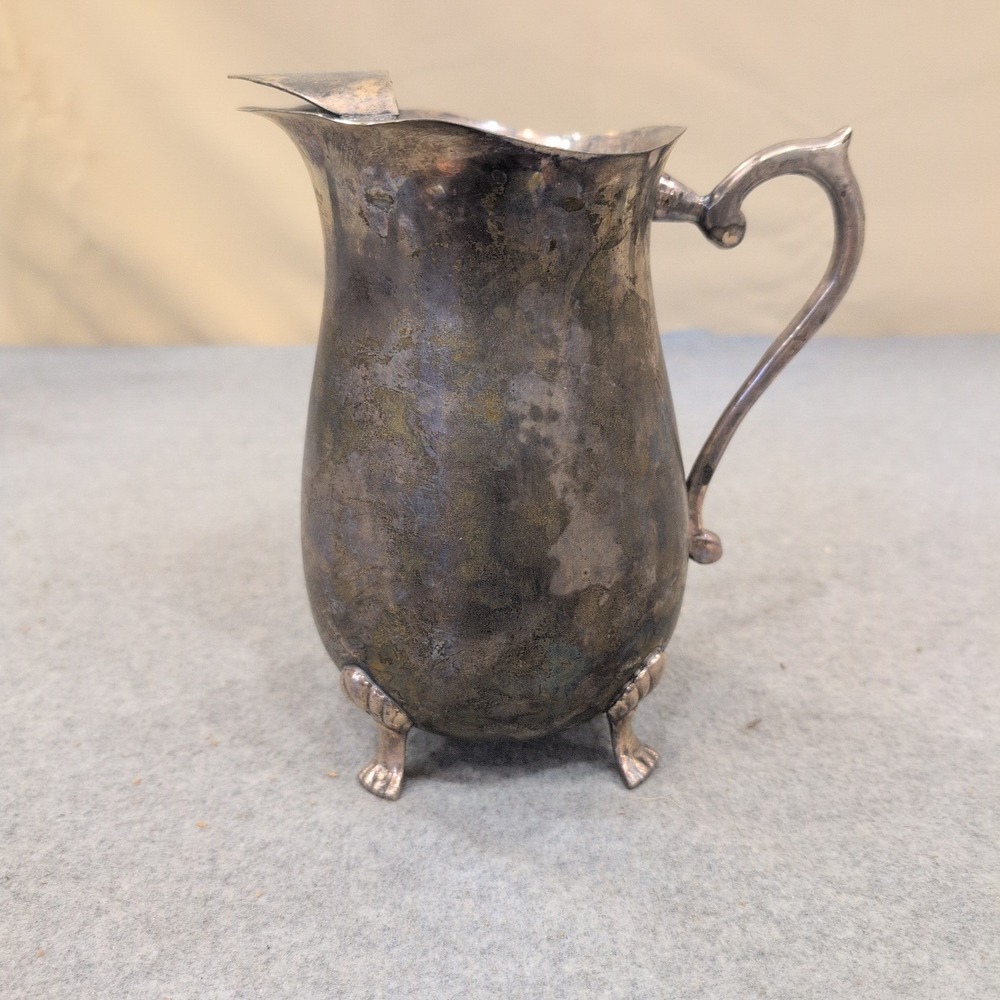 International Silver Co Handmade Silverplated Footed Pitcher with Lid - Picture 2 of 6